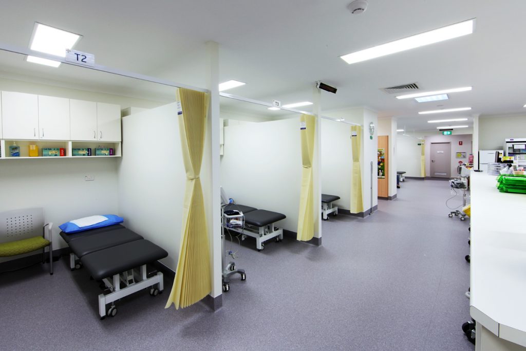 Apollo Medical Superclinic | Medical Clinic Design Fitout ...